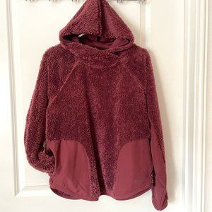 Nike Plush Fleece Pullover with Hood and pockets M